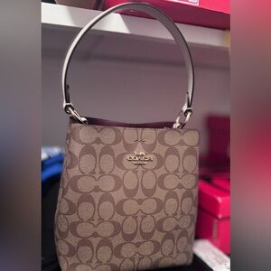 Like new Coach signature town bucket bag